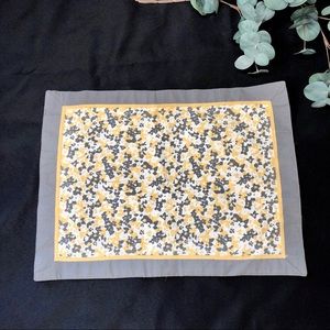 Set of 4 Grey/Yellow/White Placemats